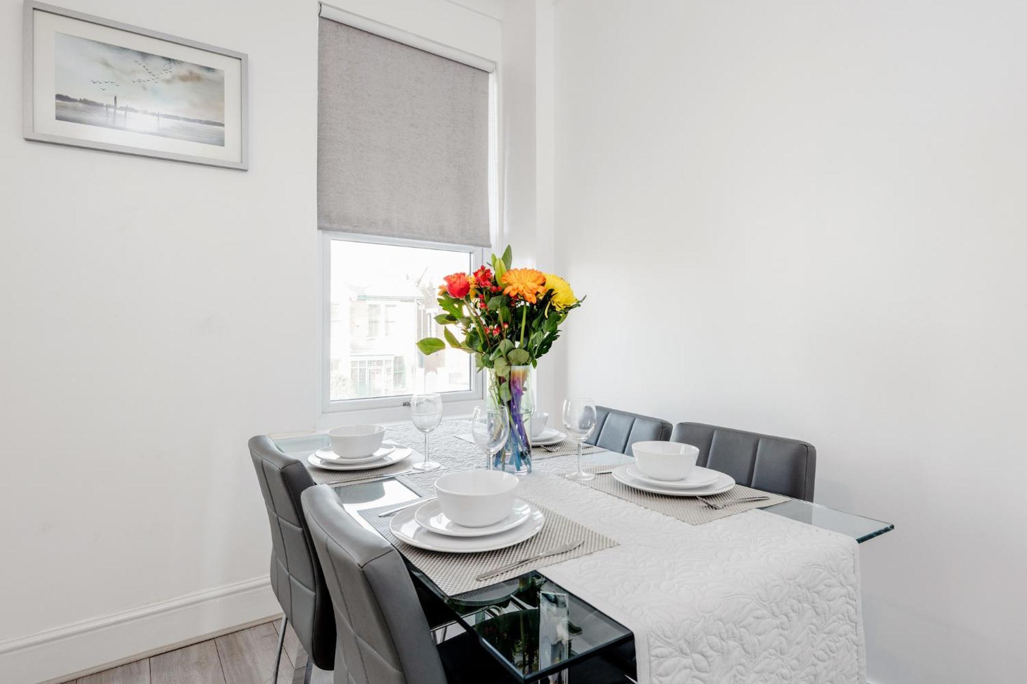 Business & Leisure 2 Bedroom & Parking By Damask Homes 일포드 외부 사진